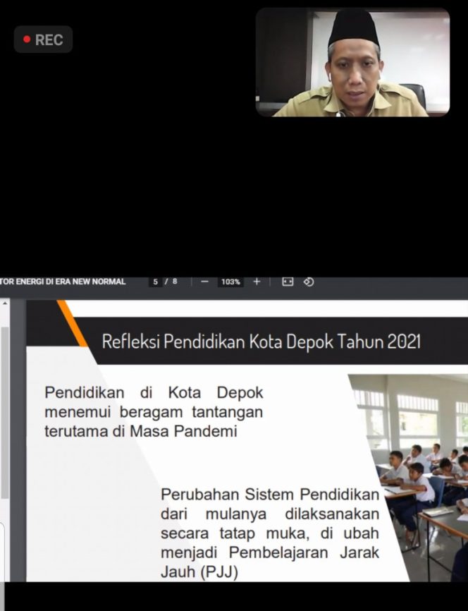 
					Kepala Disdik Kota Depok, Mohamad Thamrin saat mengikuti webinar 'Refleksi Pendidikan di Kota Depok Tahun 2021' bersama Lembaga Penggerak Pendidikan (LPP) Depok, kemarin (04/05/21). (Foto: Istimewa).