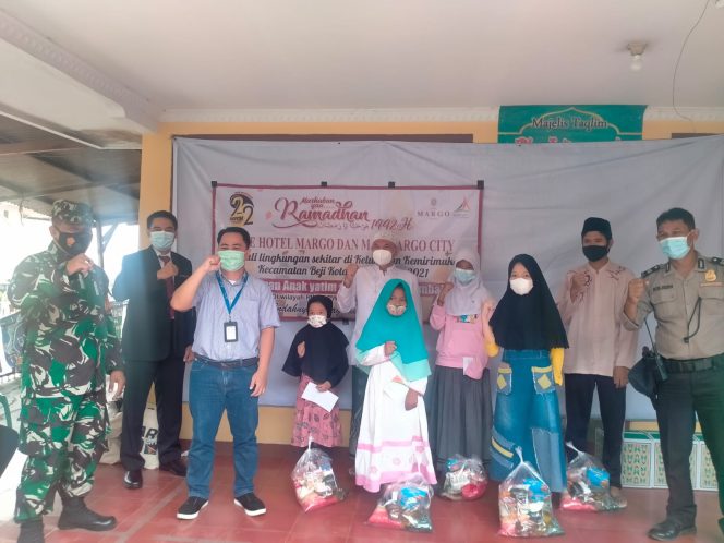 
					Margo Bagikan CSR Ramadhan