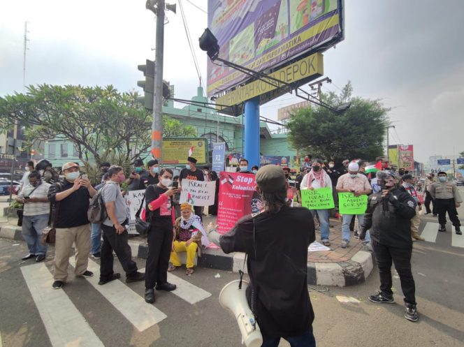 
					Gabungan Elemen Masyarakat di Depok Lakukan Aksi Bela Palestina