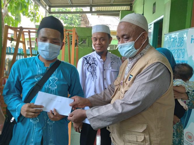 
					Yayasan Isbatuna Depok Bekerjasama Dengan Baznas Berikan Bingkisan Idul Fitri Kepada Penghafal Alquran Tuna Netra