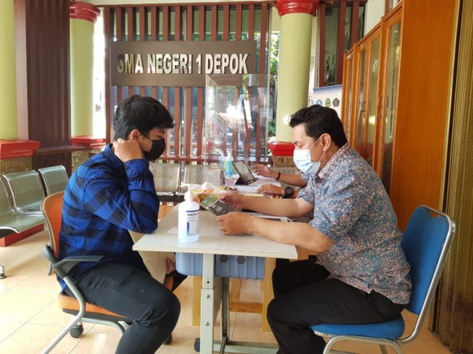 
					Suasana PPDB tahap I di SMA N 1 Depok, Jumat (11/06/21). (Foto: Diskominfo)