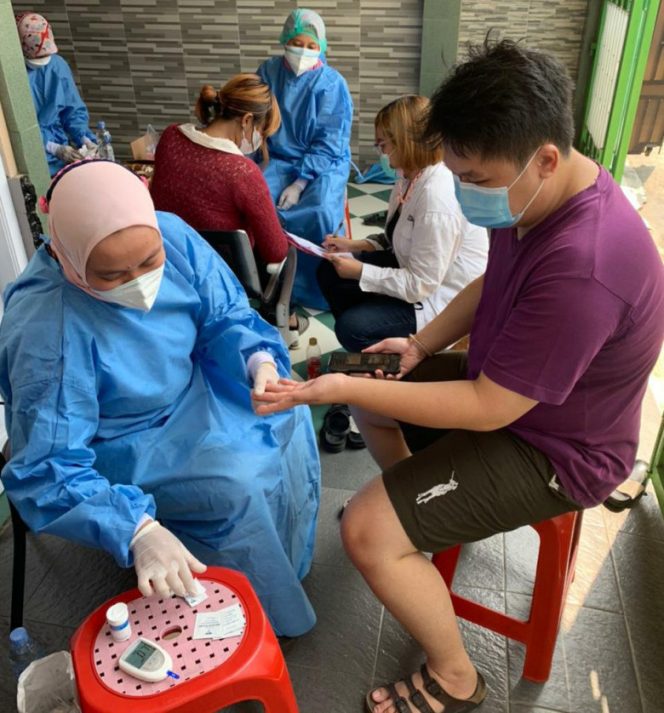 
					Warga RT 02 RW 13 Kelurahan Mekarjaya mengikuti pengecekan kesehatan dalam rangka Semarak HUT ke-76 RI. (Foto: istimewa).