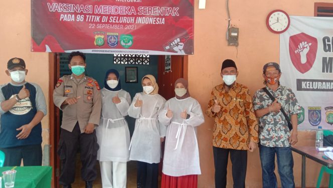 
					Ratusan Warga di RW 04 Kelurahan Bakti Jaya Antusias Ikuti Vaksinasi Massal