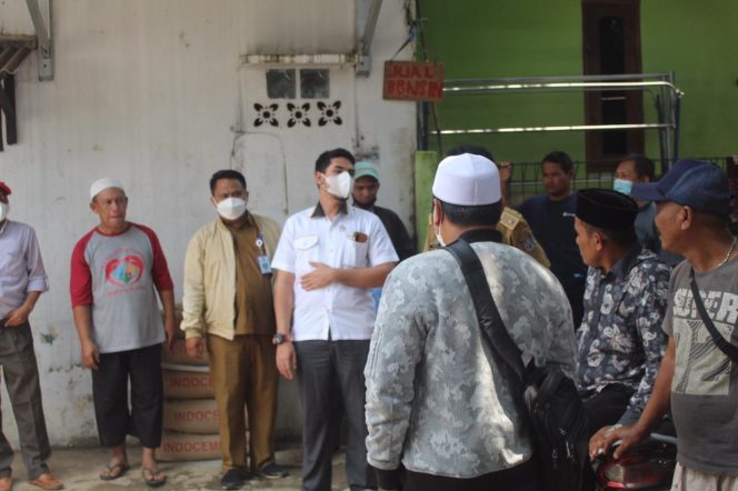 
					Habib Syarif Gasim Dewan PKS, kunjungi rumah warga yang nyaris ambruk akibat longsor diguyur hujan
