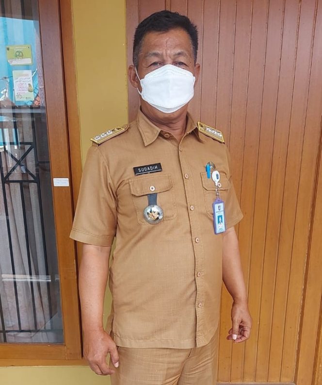 
					Camat Limo, Sudadih. (Foto: Istimewa) 