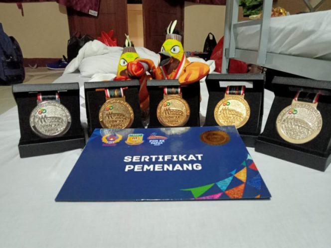 
					Medali emas dan perak dari cabor Dayung. (Foto: Istimewa) 