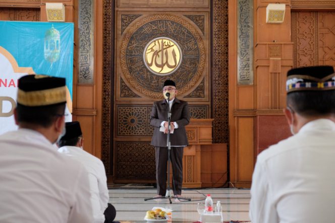 
					Wali Kota Depok, Mohammad Idris saat memberikan sambutan pada Peringatan Maulid Nabi Muhammad SAW Tingkat Kota Depok di Masjid Balai Kota, Rabu (27/10/21). (Foto : Diskominfo)