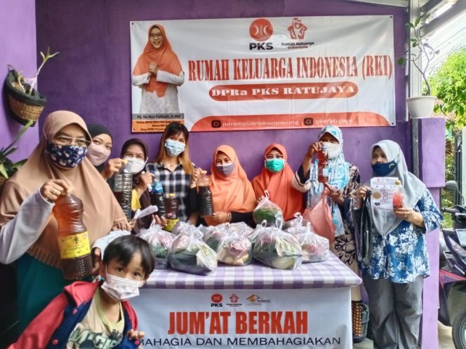 
					Masyarakat Antusias Ikuti Kegiatan Tukar Minyak Jelantah Dengan Sayuran yang Diadakan RKI dan DPRa PKS Ratu Jaya