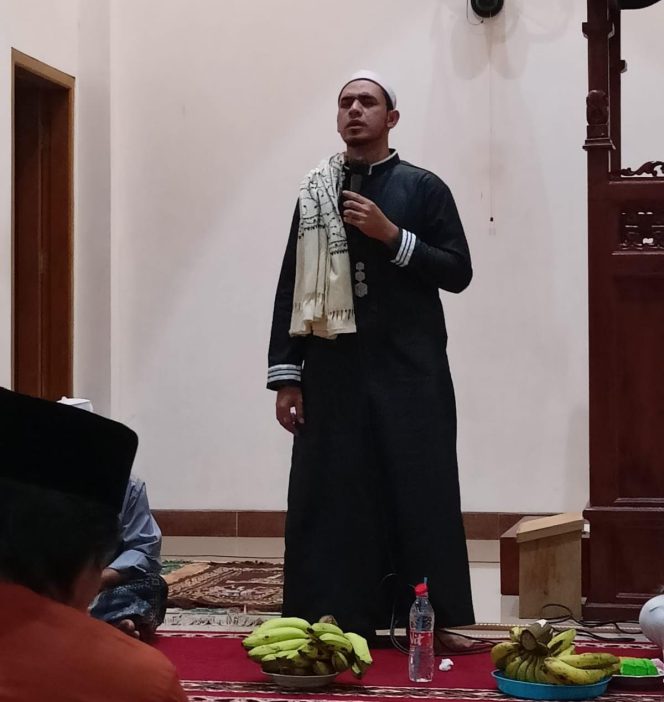 
					Aleg PKS Depok Habib Syarif Gasim Beri Tausiyah pada Peringatan Maulid Nabi di Masjid Ar-Rahmah Boponter Cipayung Depok