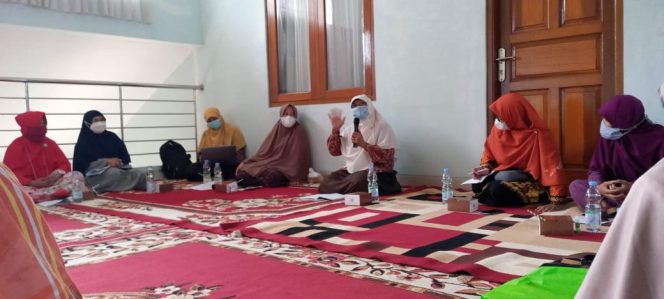 
					Reses di Bekasi, Nur Azizah Temui Banyak Warga Terjebak Hutang Rentenir