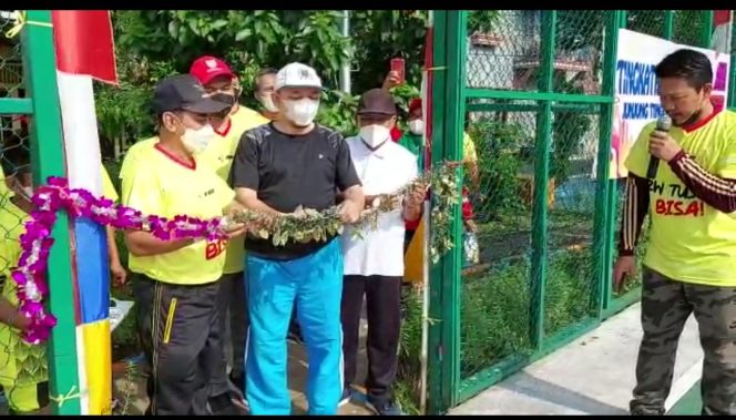 
					Aleg PKS Depok Hafid Nasir Resmikan Lapangan Olahraga RW 007 Komplek Pancoran Mas Permai Kelurahan Mampang Kota Depok