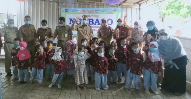 
					DPAPMK Kota Depok meluncurkan program Ngabaturan Barudak Sakola Online (Ngabaso) di RW 02 Kelurahan bojongsari, Kecamatan Bojongsari, kemarin (15/11/21). (Foto: istimewa).