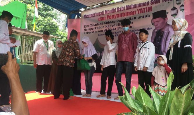 
					Gelar Acara Maulid, Alumni SMPN 1 Sawangan Angkatan 89 Santuni  Puluhan Anak Yatim