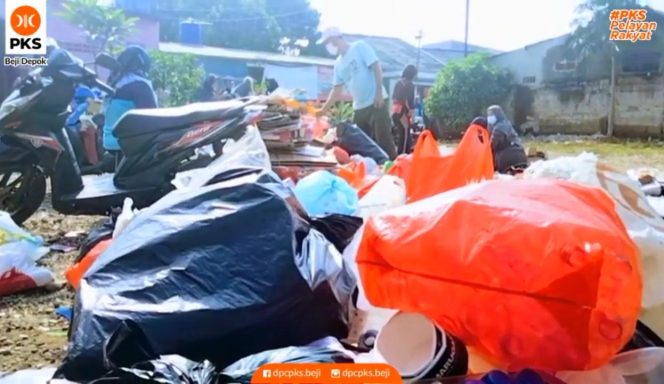 
					DPRa PKS Beji Turut Serta Dalam Kegiatan Penimbangan Bank Sampah Beringin 12