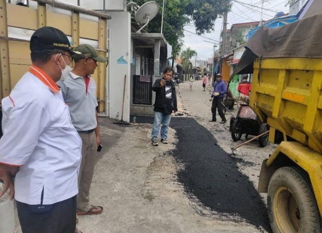 
					Aleg PKS Depok Imam Musanto Apresiasi Kinerja Satgas Dinas PUPR Dalam Pengaspalan di Kampung Lio