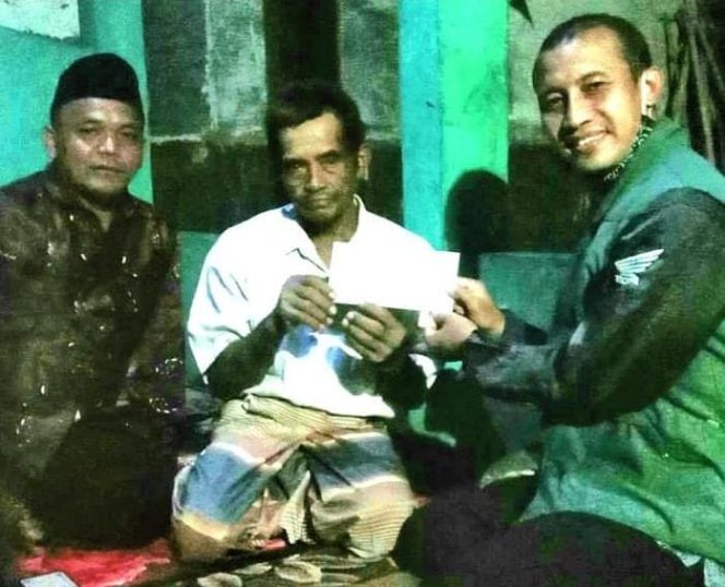 
					DPRa PKS Pasir Putih Serahkan Bantuan Untuk Korban Kebakaran