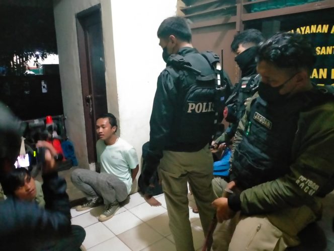 
					Hendak Tawuran, Tim Jaguar Polres Metro Depok Amankan Sejumlah Remaja yang Membawa Senjata Tajam