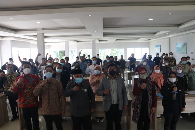 
					Dinilai Bagus Dalam Mengelola Kehumasan, Bawaslu Depok Diganjar Penghargaan