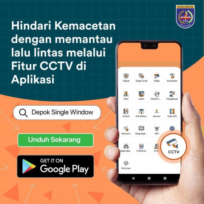 
					Untuk mengetahui kondisi lalu lintas di Kota Depok serta menghindari kemacetan, masyarakat bisa mengeceknya melalui Aplikasi Depok Single Window (DSW). Pasalnya, aplikasi ini menyediakan menu CCTV yang bisa diakses oleh penggunanya.

“Saat ini DSW sudah dilengkapi menu CCTV. Jadi, masyarakat bisa melihat kondisi jalan melalui DSW,” ujar Kepala Dinas Komunikasi dan Informatika (Diskominfo) Kota Depok, Manto, Rabu (15/12/21).

Dikatakannya, terdapat 10 titik CCTV yang terpantau dalam Aplikasi DSW. Setiap CCTV akan memperlihatkan kondisi jalan secara realtime.

“Ya, ada 10 titik CCTV yang terkoneksi di DSW. Mulai dari Jalan Protokol, Jembatan Penyeberangan Orang (JPO) dan tinggi muka air sungai,” terangnya.

Manto menyebut, sejumlah CCTV ini tersebar di beberapa lokasi. Antara lain Bundaran UI Arah Margonda 1, CCTV 1 JPO Detos-Margo City, CCTV 2 JPO Detos-Margo, CCTV Jembatan Panus, CCTV Taman Pondok Sukmajaya, JPO Ramayana 1, Simpang GDC 1, dan Simpang GDC 2.

“Ada juga di Simpang UI Arah Margonda 3 dan Taman Elok Duren Seribu. Kami akan terus melakukan penyempurnaan. Mudah-mudahan layanan ini bisa bermanfaat dan digunakan masyarakat yang membutuhkan,