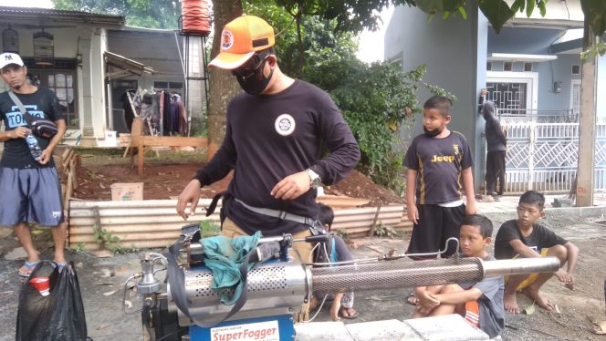 
					Bantu Warga Cegah Penyebaran Demam Berdarah, PKS Tapos Kerahkan Relawan Kepanduan Lakukan Fogging