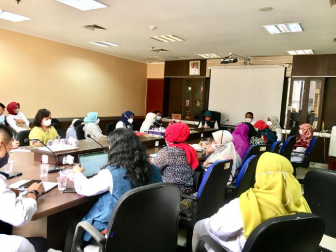 
					Dinkes Provinsi Jawa Barat (Jabar) saat melakukan kunjungan ke Dinkes Kota Depok di Aula Kantor Dinkes Depok. (Foto: JD02/Diskominfo)