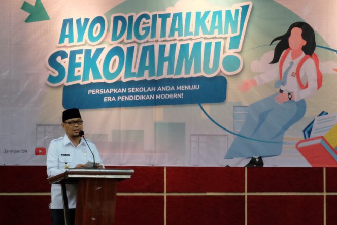 
					Wakil Wali Kota Depok, Imam Budi Hartono (IBH), saat memghadiri acara Ayo Digitalkan Sekolahmu! di Hotel Bumi Wiyata, Rabu (26/01/22). (Foto: Diskominfo).