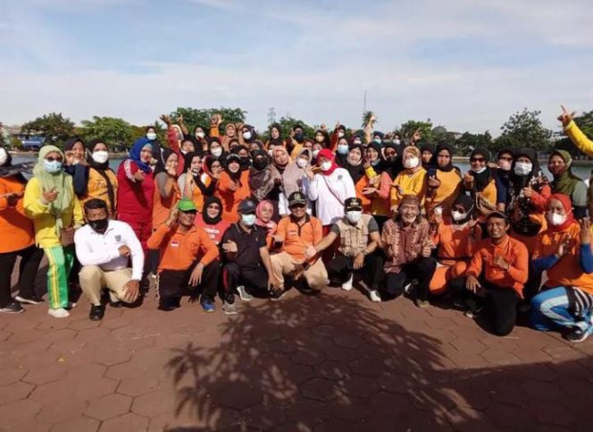 
					Aleg PKS Depok Imam Musanto Ikuti Senam Pagi di Setu Rawa Besar Kampung Lio