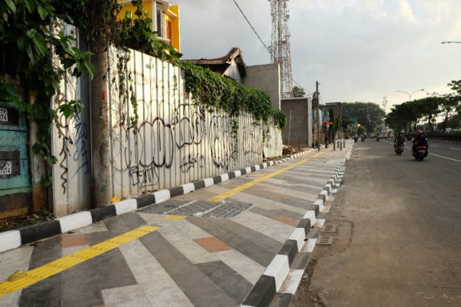 
					Trotoar yang telah selesai dibangun di sepanjang Jalan Margonda Raya. (Foto:  JD 01/Diskominfo).