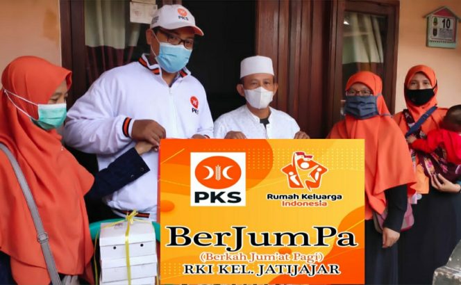 
					<em>Bantuan PKS Tepat Sasaran, Ketua RT di Jatijajar Doakan PKS Istiqomah Berjuang Demi Kepentingan Agama dan Negara</em>