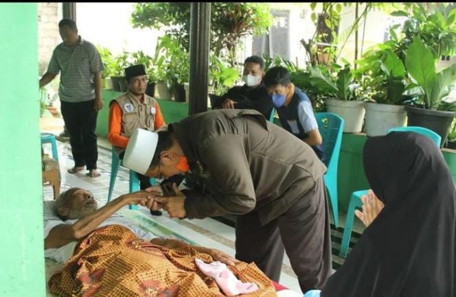 
					Warga Kelurahan Rangkapan Jaya Lama Sakit, Aleg PKS Depok Imam Musanto Datang Menjenguk