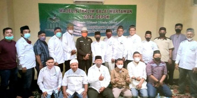 
					Ceramah Pada Para Wartawan, Anggota DPRD Depok H. Imam Musanto Sampaikan Keutamaan Orang Berilmu