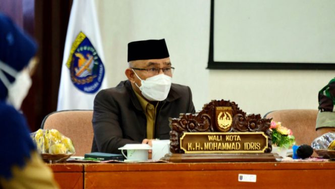 
					Wali Kota Depok, Mohammad Idris saat mengikuti Video Conference arahan Presiden RI di Aula Teratai Gedung Balai Kota Depok, Senin (07/02/22). (Foto : JD04/Diskominfo)