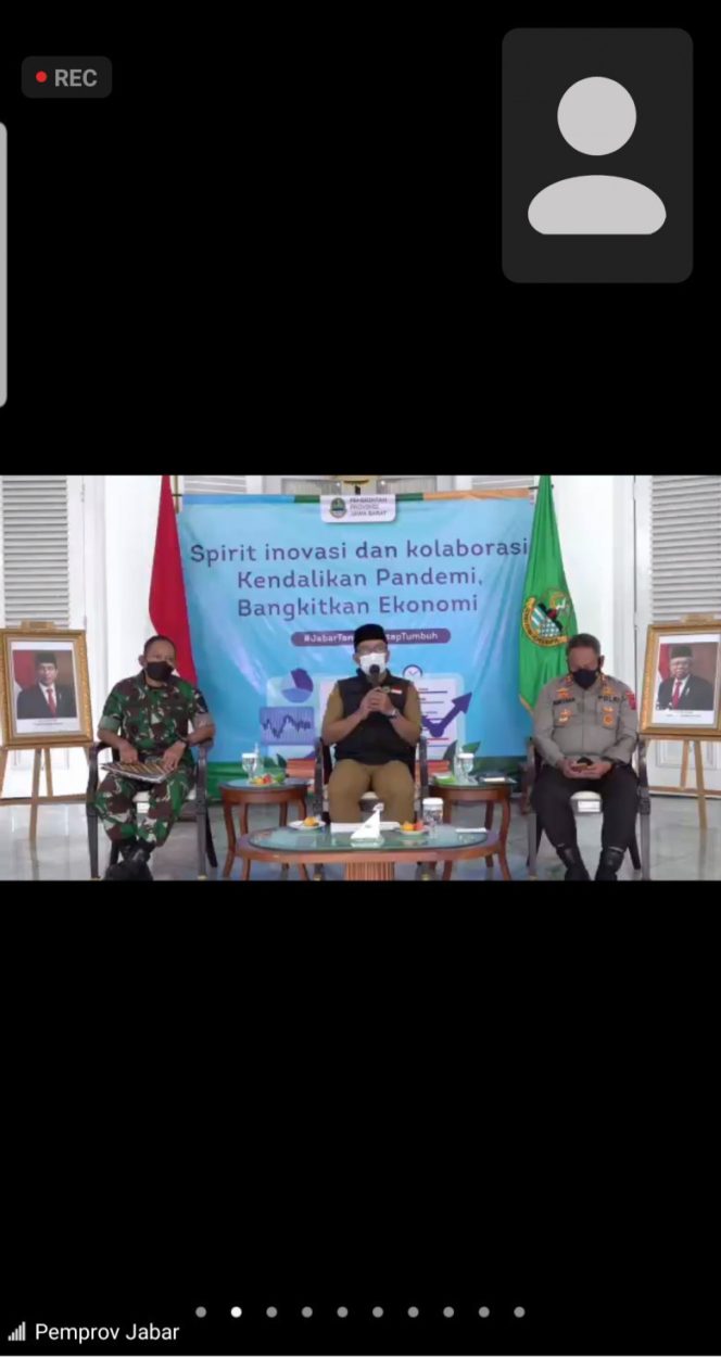 
					Gubernur Jawa Barat (Jabar), Ridwan Kamil, saat memimpin rapat koordinasi penanganan Covid-19 Bodebek dan Bandung Raya melalui dalam jaringan (daring), kemarin, Senin (07/02/22). (Foto: tangkapan layar)