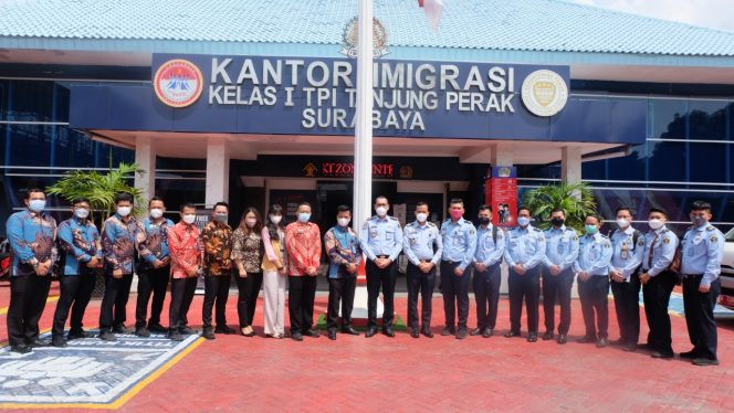 
					Pertahankan WBK, Kantor Imigrasi Kelas I TPI Surabaya Didatangi Kantor Imigrasi Depok