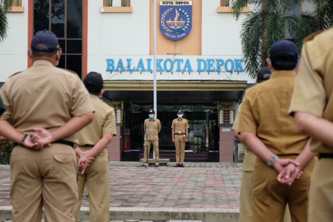 
					Wakil Wali Kota Depok Imam Budi Hartono saat menjadi pembina Apel Pagi di Halaman Balai Kota Depok, Senin (07/03/22). (Foto: JD01/Diskominfo)