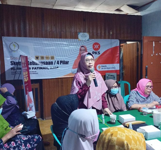 
					Tingkatkan Wawasan Kebangsaan dan Cinta Tanah Air, Hj. Iin Nur Fatinah Adakan Sosialisasi Empat Pilar Kebangsaan