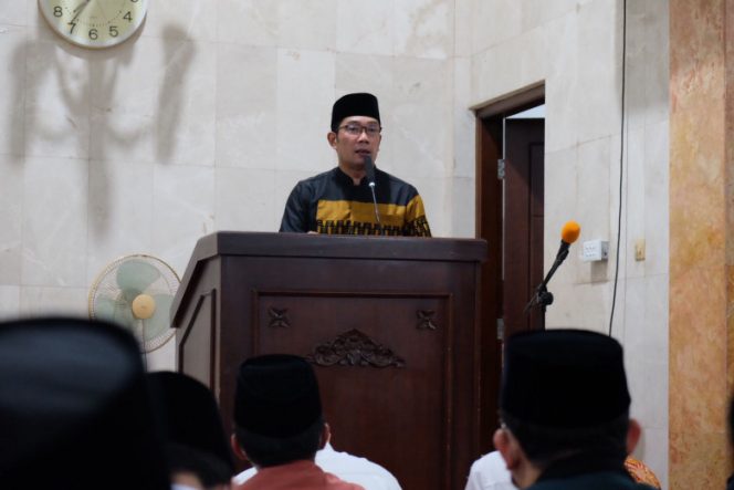 
					Gubernur Jawa Barat, Ridwan Kamil memberikan sambutan pada kegiatan Safari Ramadan di Masjid Al-Ihsan, Kelurahan Pondok Jaya, Kecamatan Cipayung, Jumat (08/04/22). (Foto : JD01/Diskominfo)