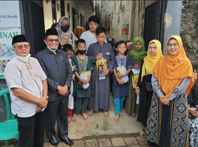 
					Iin Nur Fatinah Hadiri Santunan Yatim di Majelis Taklim As-Sakinah Pancoran Mas