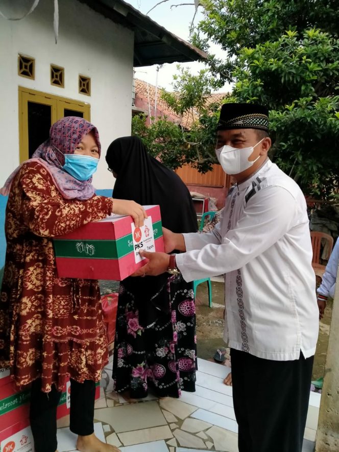 
					Gebyar Ramadhan, RKI PKS Cimpaeun Adakan Santunan Paket Sembako untuk Warga Dhuafa