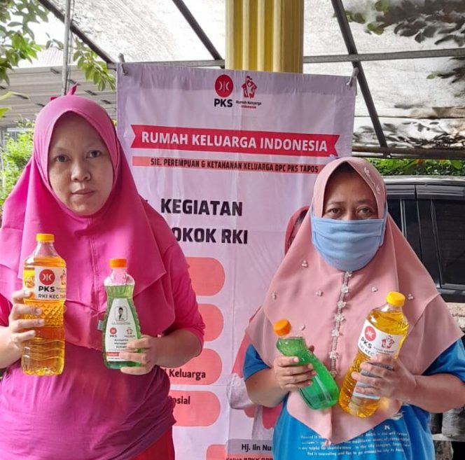 
					Sering Adakan Kegiatan Sosial, Ketua PKS Kelurahan Tapos Madroni Sebut PKS Peduli Terhadap Kesulitan Masyarakat