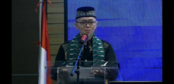 
					Sekretaris Disdik Kota Depok, Sutarno, saat membuka acara seminar peningkatan kompetensi guru dengan tema 'Membangun Kelas Inklusi Menuju Generasi Emas Indonesia Kreatif' di Aula Lantai 10 Gedung Dibaleka 2, Jumat (20/05/22). (Foto: Tangkapan layar).