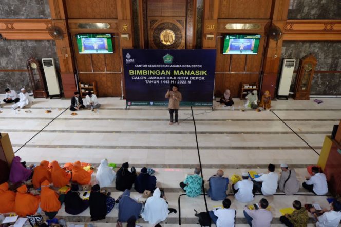 
					Calhaj asal Kota Depok mengikuti Manasik Haji tingkat kota yang diselenggarakan di Masjid Agung Balai Kota Depok, Sabtu (28/05/22). (Foto: JD 01/Diskominfo).