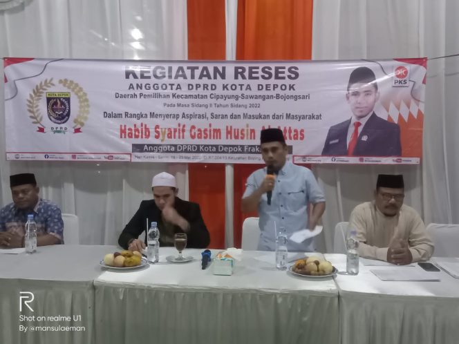 
					<em>Habib Syarif Gasim, Menggelar Reses di RW. 13 Kelurahan Bojong Pondok Terong</em>