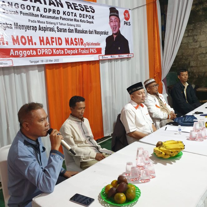 
					Warga Sampaikan Aspirasi pada Acara Reses Aleg PKS Depok Hafid Nasir di RW 014 Kelurahan Mampang Pancoran Mas Depok