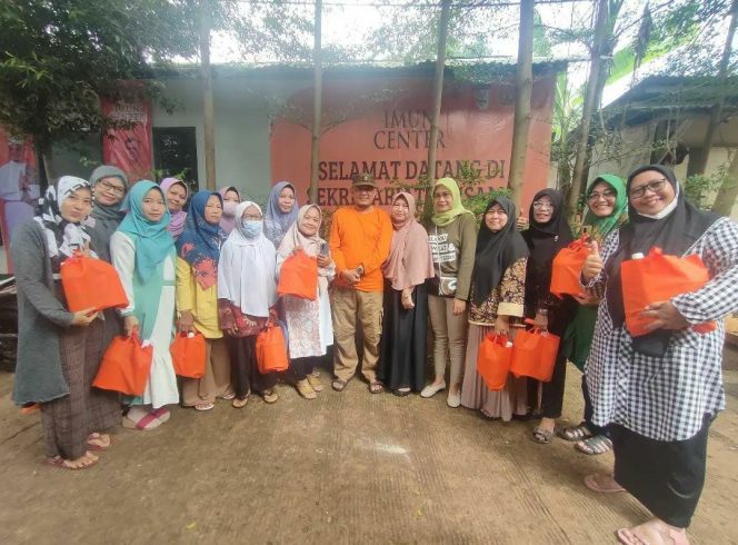 
					Anggota DPRD Depok FPKS Imam Musanto Salurkan 400 Lebih Paket Sembako