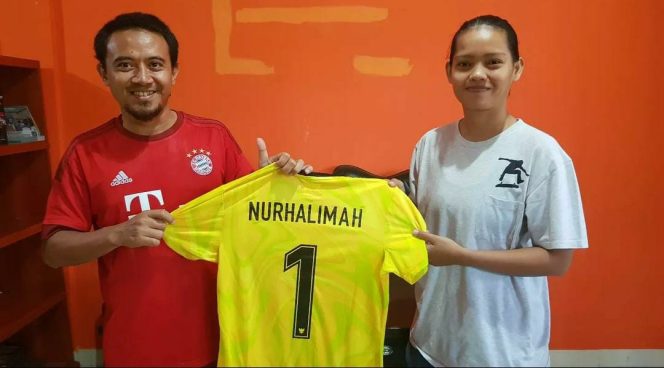 
					Aktif Lakukan Pembinaan Olahraga, Aleg PKS Depok Ade Firmansyah Dapat Jersey Dari Pemain Tim Nasional Sepak Bola Putri