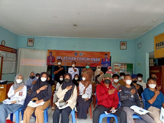 
					Pengurus Forum Anak Kelurahan Jatimulya mengikuti pelatihan fotografi di Aula Kantor Kelurahan Jatimulya, Cilodong, Rabu (15/06/22). (Foto: istimewa).