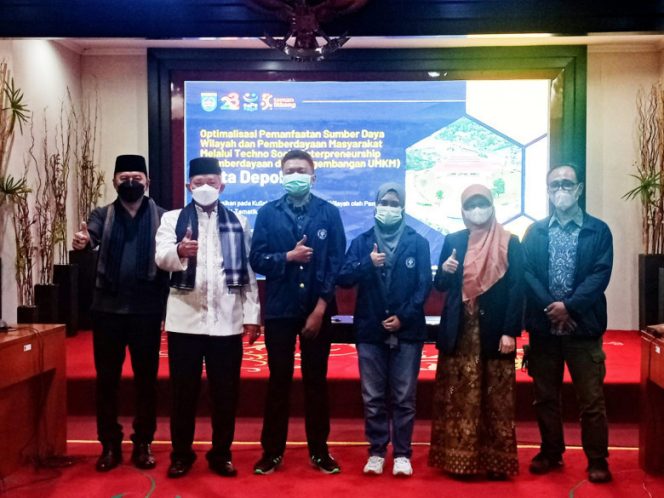 
					Aspemkesra pada Setda Kota Depok, Sri Utomo dan Kepala Bappeda Kota Depok, Dadang Wihana menerima secara langsung 100 mahasiswa yang akan melaksanakan KKN Tematik, di Ruang Edelweis Lantai 5, Balai Kota Depok, Jumat, 24/06/22).  (Foto: JD 05/Diskominfo)