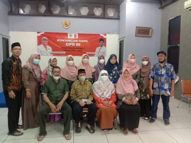 
					<em>Kunker Bersama Guru TKA,TPQ,dan Ponpes, Nur Azizah: Ratusan TPQ dan Pesantren Depok-Bekasi Dapat Bantuan</em>