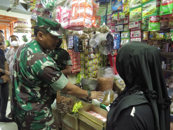 
					Kunjungi Pasar Cisalak, Danrem 051 Komitmen Stabilkan Harga Minyak Goreng Curah